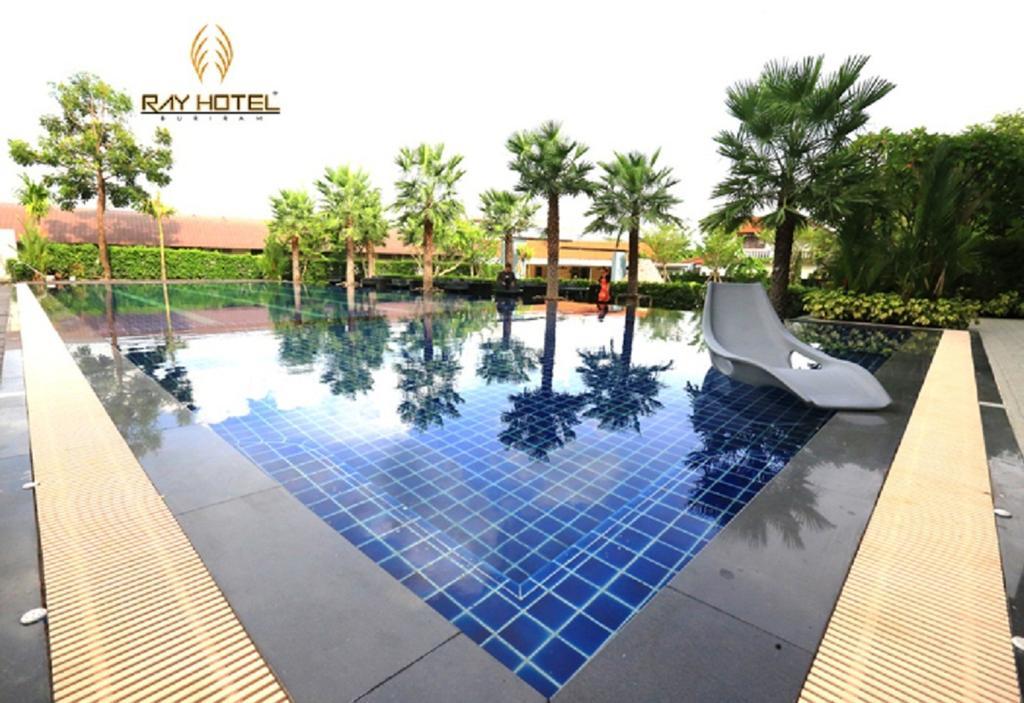 Ray Hotel Buriram Bagian luar foto