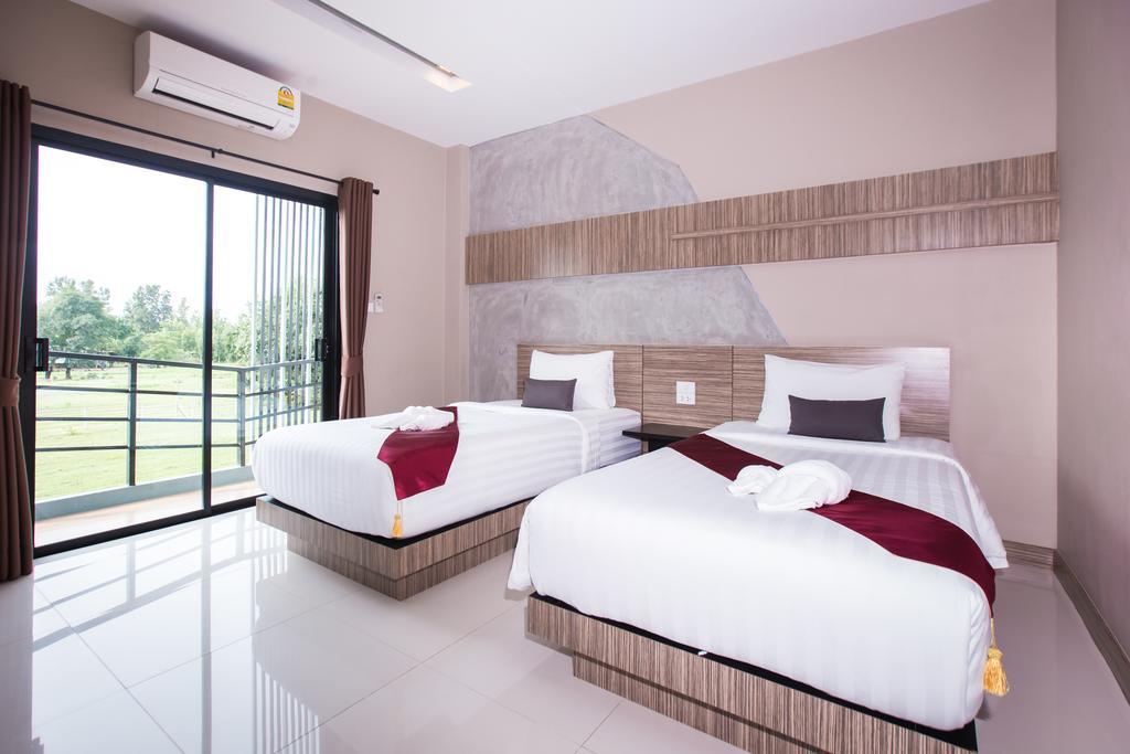 Ray Hotel Buriram Bagian luar foto