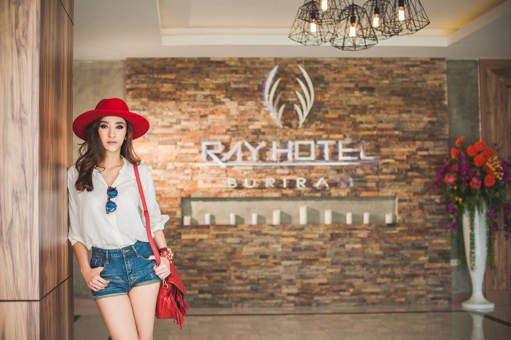 Ray Hotel Buriram Bagian luar foto