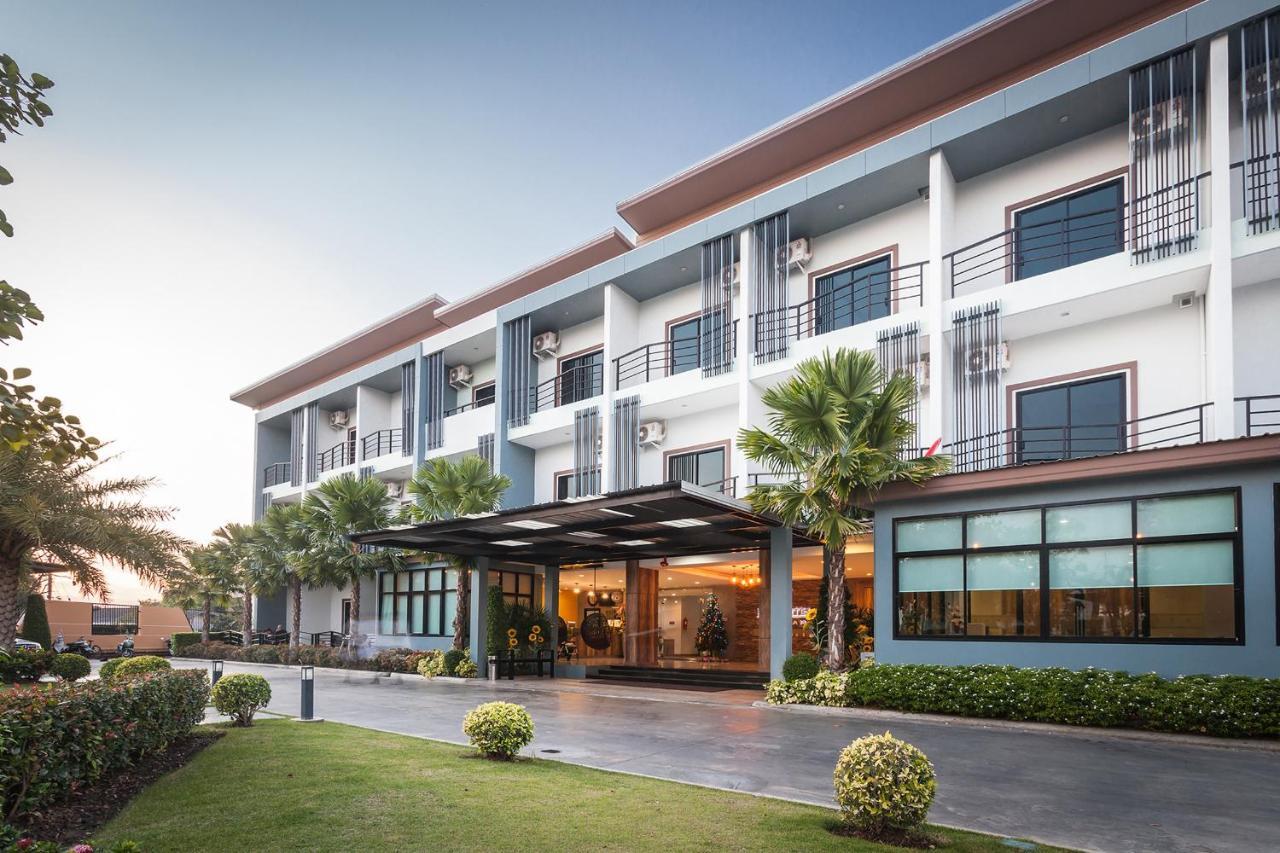 Ray Hotel Buriram Bagian luar foto