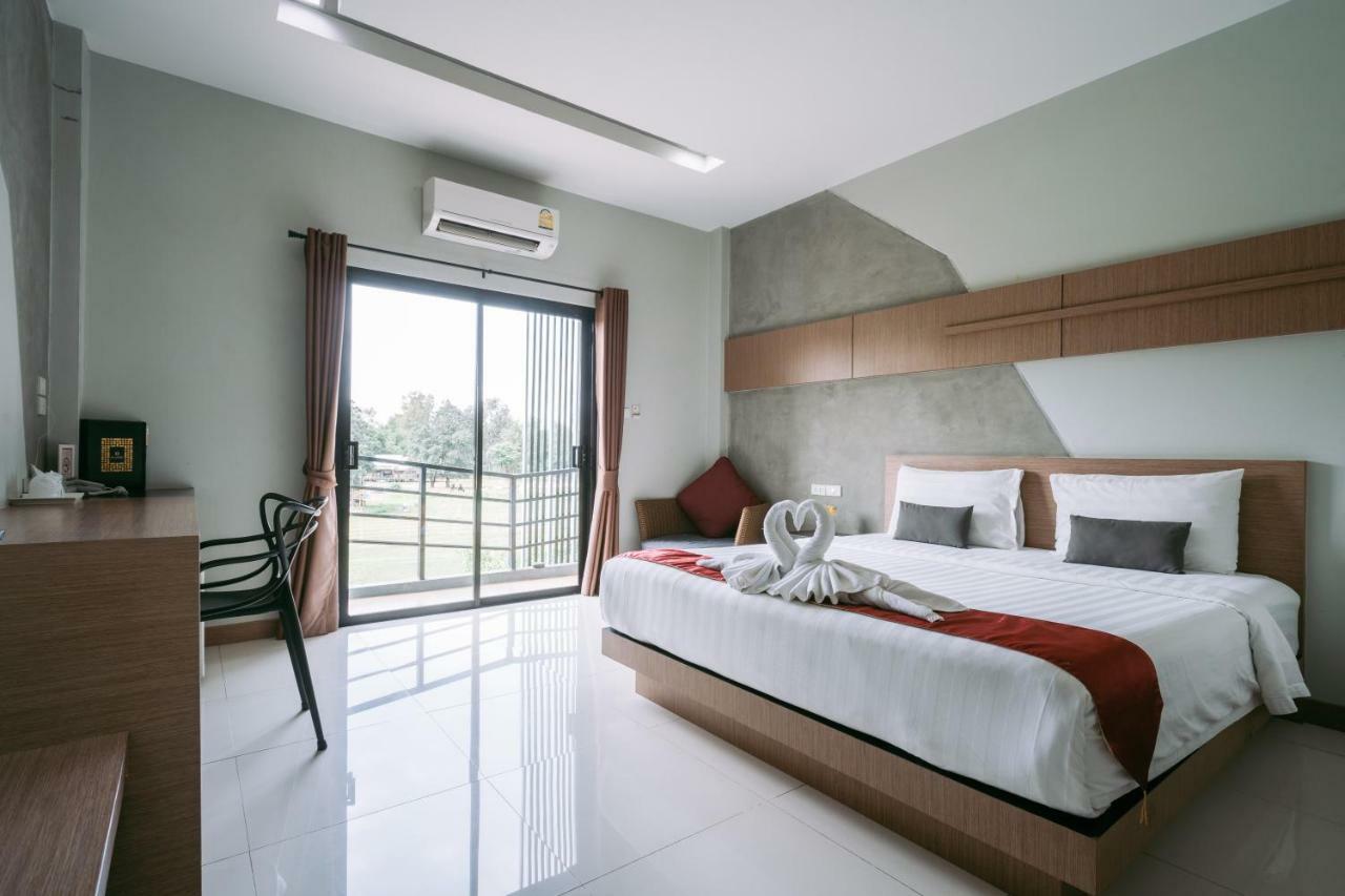 Ray Hotel Buriram Bagian luar foto